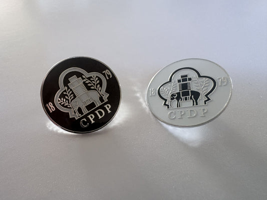 Bathodyn Pin Du a Gwyn / Black and White Pin Badge