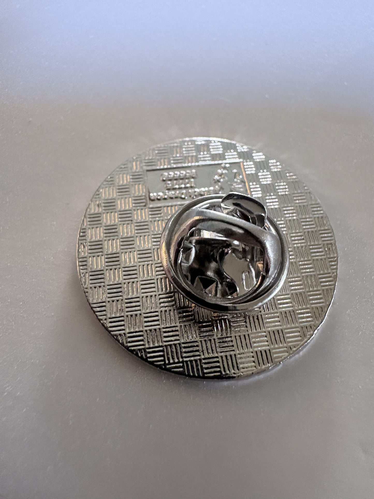 Bathodyn Pin Du a Gwyn / Black and White Pin Badge